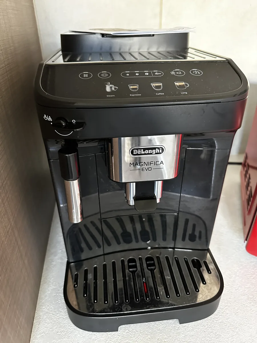 Bean-to-cup coffee machine on the kitchen counter